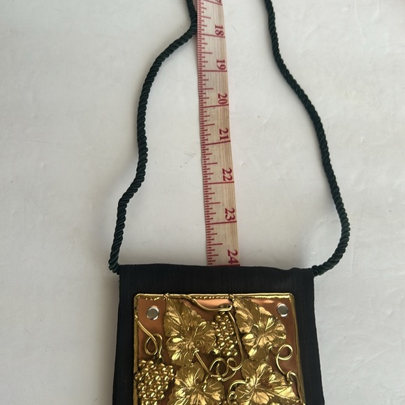 Vintage Lunacy Designs Pouch
Copper & Brass Grapes Vineyard
Wine Drinker's Motif - Picture 12 of 12